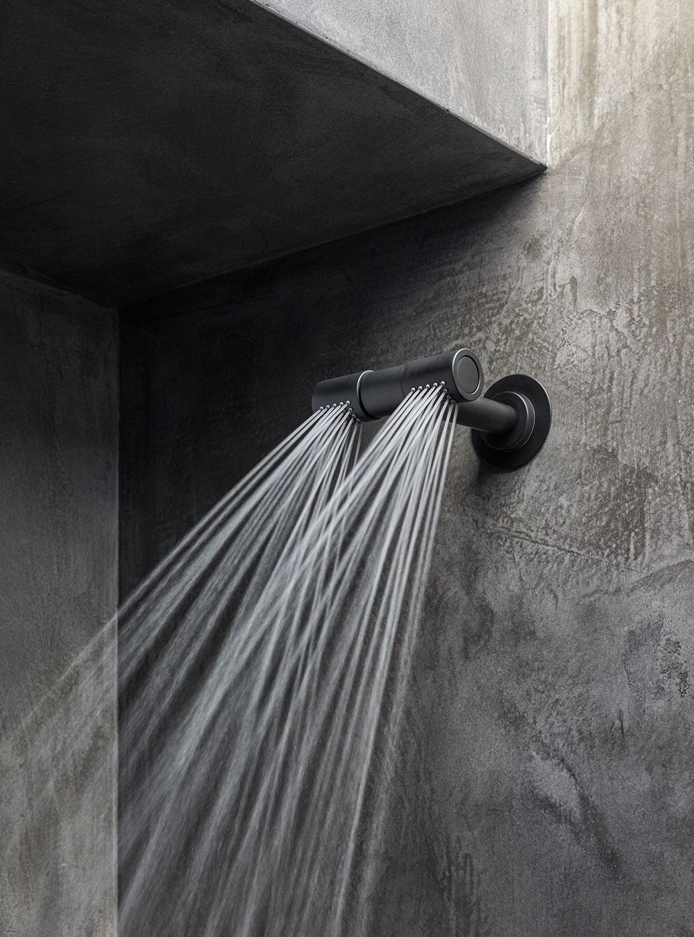 080D: 130 mm double head shower. 
60 mm cover flange included.