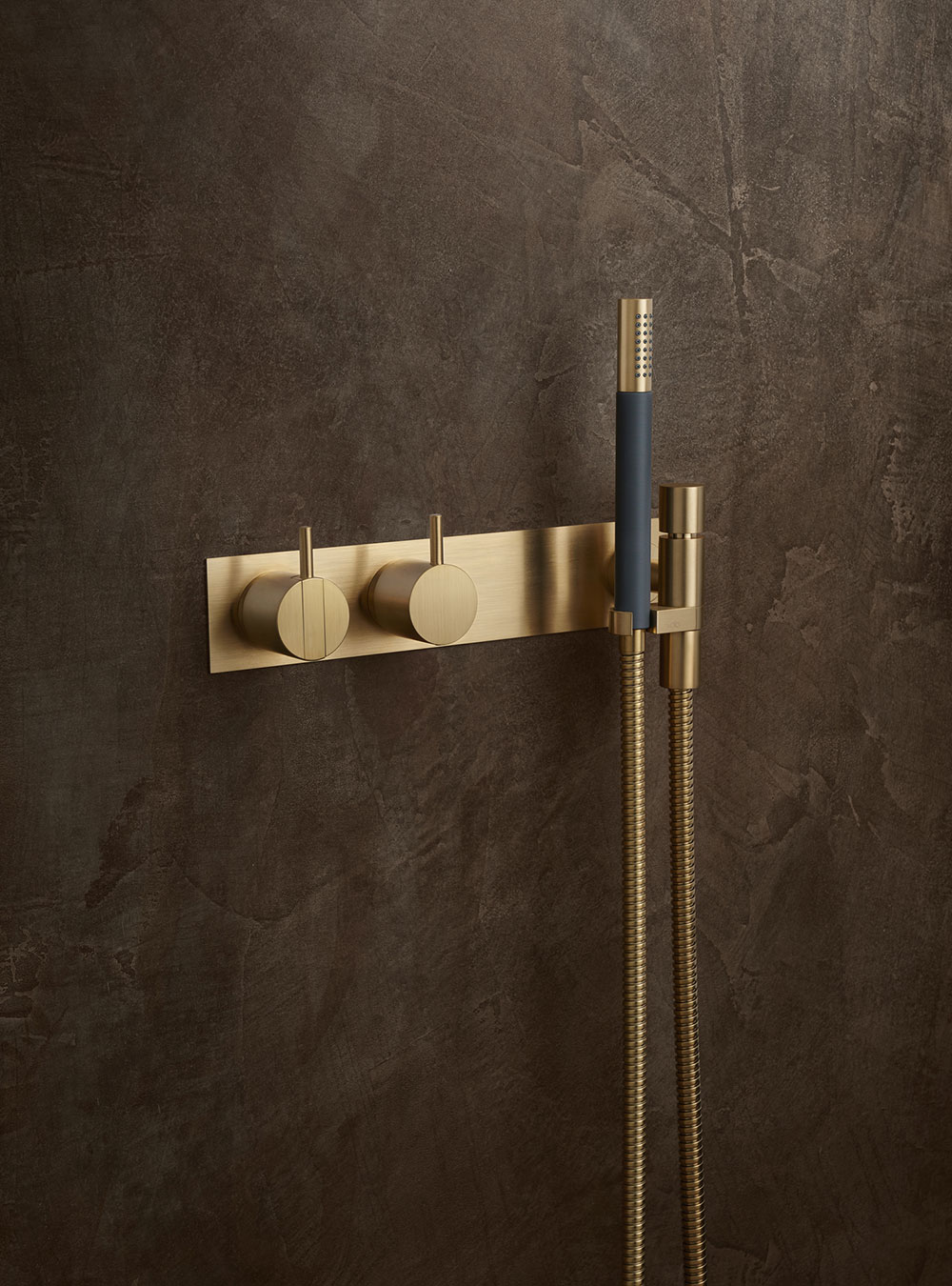 2473: One-handle build-in mixer with ceramic disc technology and diverter. 
2473UP = Build-in mixer 24...