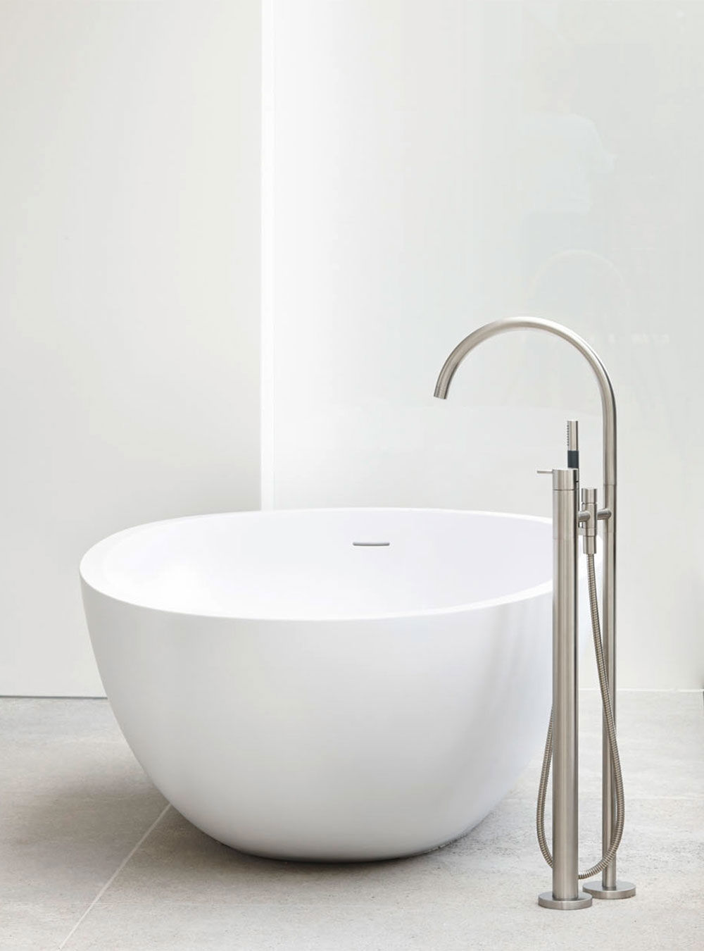 FS5: Free-standing bath mixer with hand shower and swivel spout. Height 970 mm.FS5UP = Build-in part for 