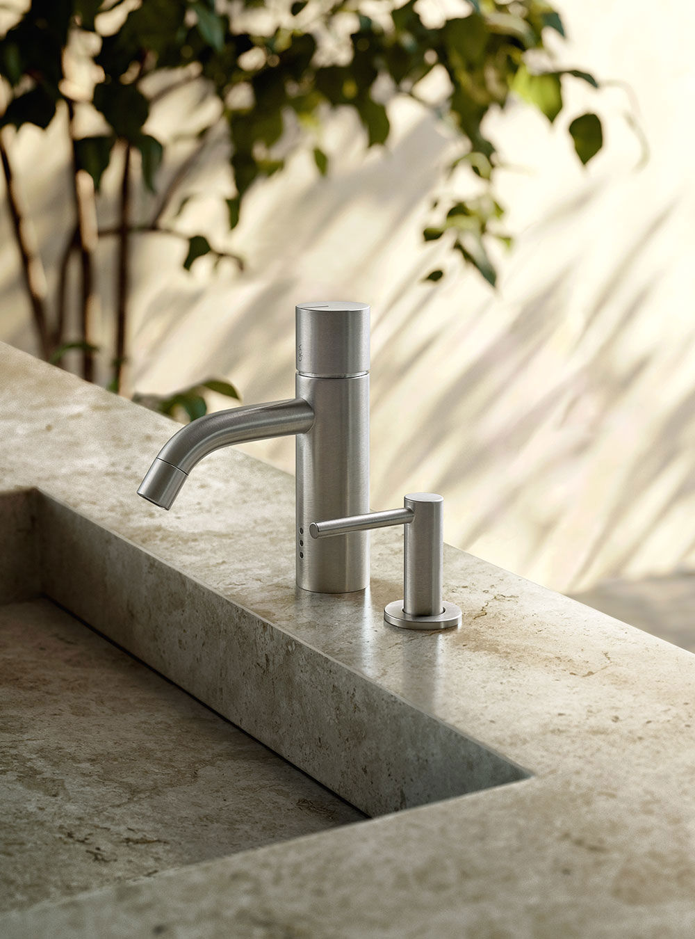 HV1ET36: Basin mixer with on-off sensor for ‘hands free’ operation with deck-mounted soap dispenser T36.The t