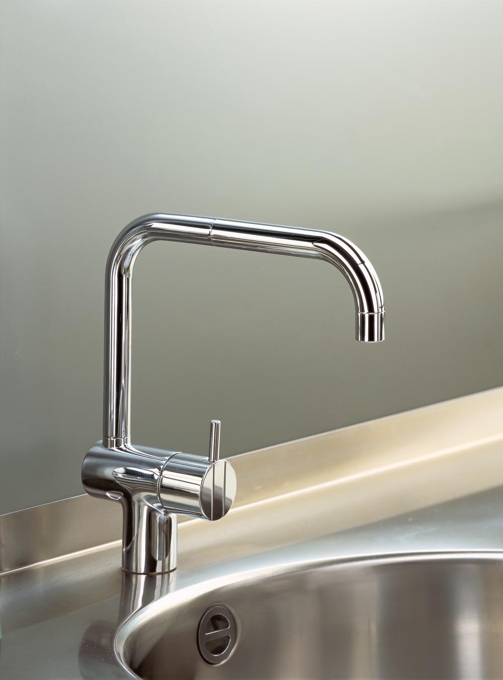 KV1EB: One-handle vented mixer with ceramic disc technology, double swivel spout.