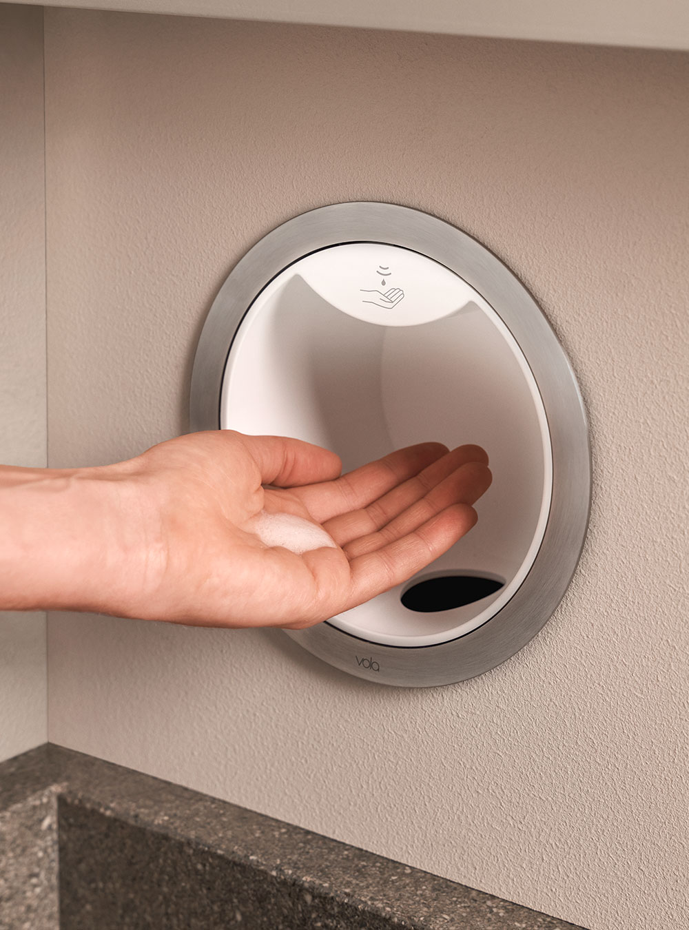RS10: Electronic soap dispenser. 
Available for liquid and foam soap.
Wall thickness: Min. 12 mm, max...