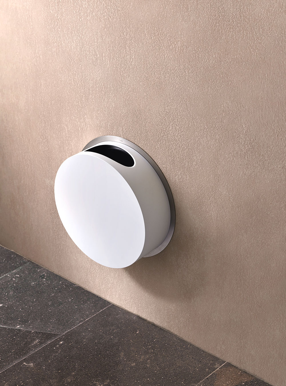 RS3: Påbygget affaldsbeholder.
Diameter inkl. yderste ring: 380 mm. 
Dybde: 110 mm.
Indhold: 8 lite...