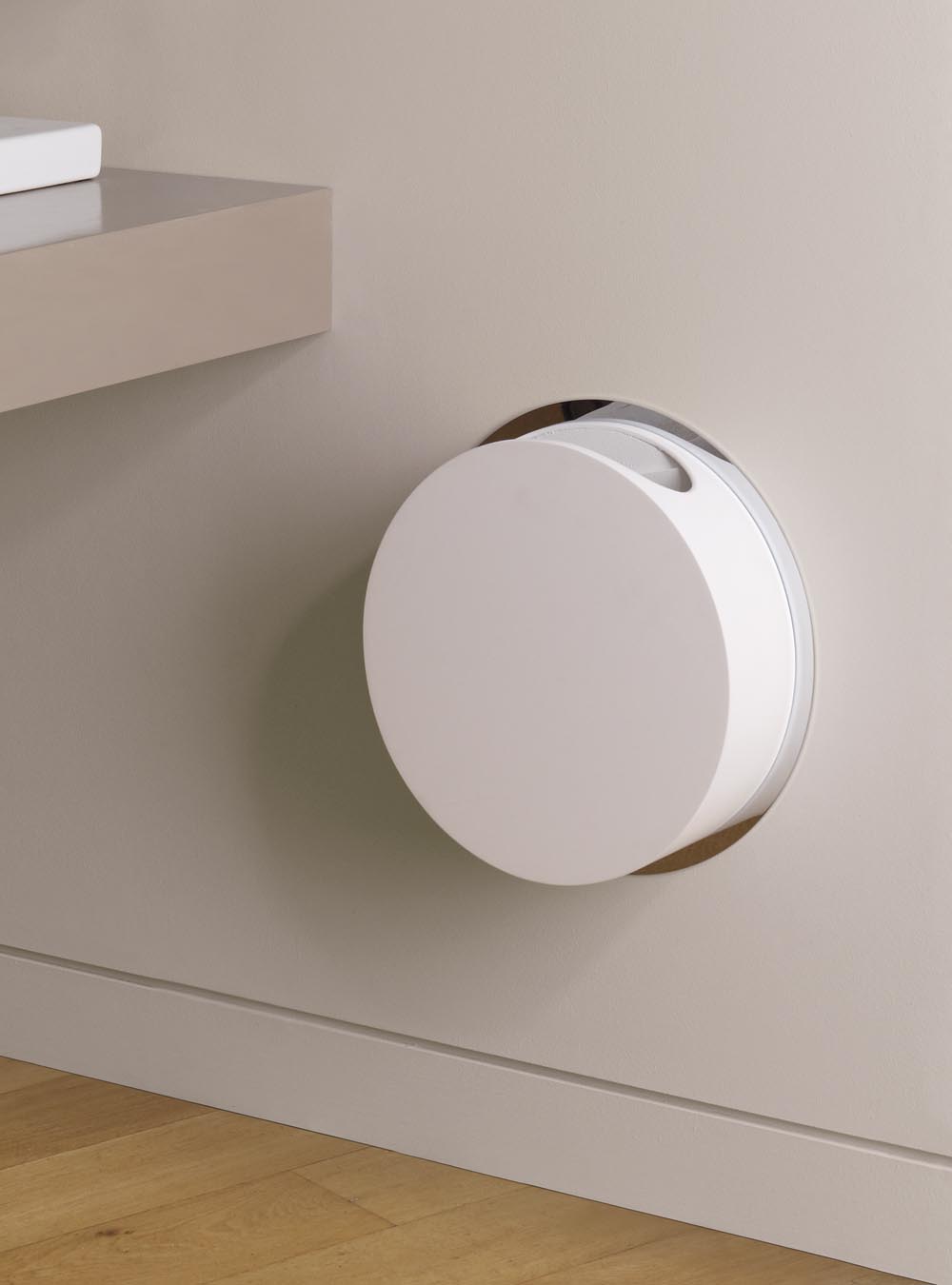 RS4: Påbygget affaldsbeholder. 
Diameter inkl. yderste ring: 480 mm. 
Dybde: 170 mm.
Indhold: 22 li...