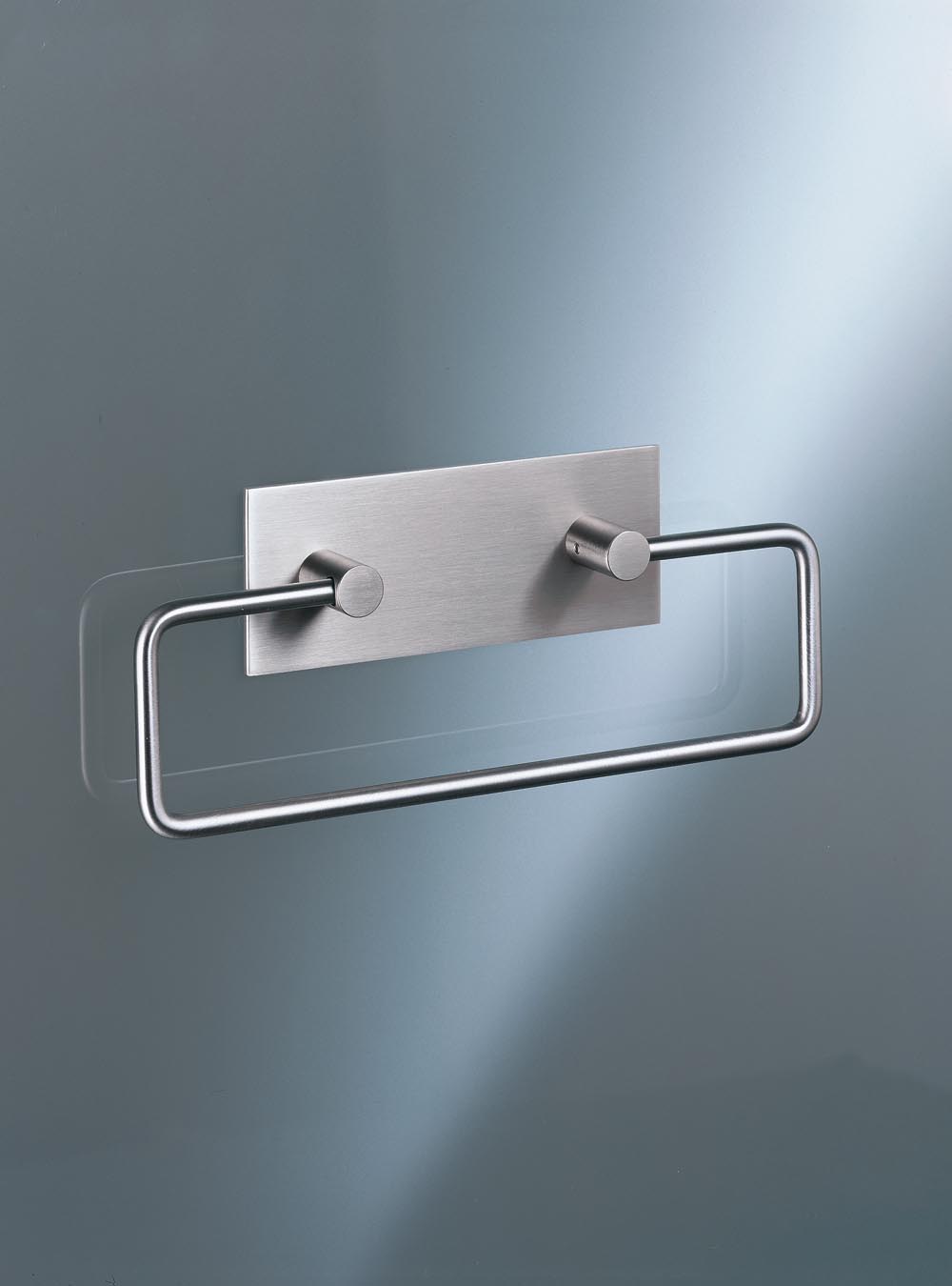 T15: Towel holder.