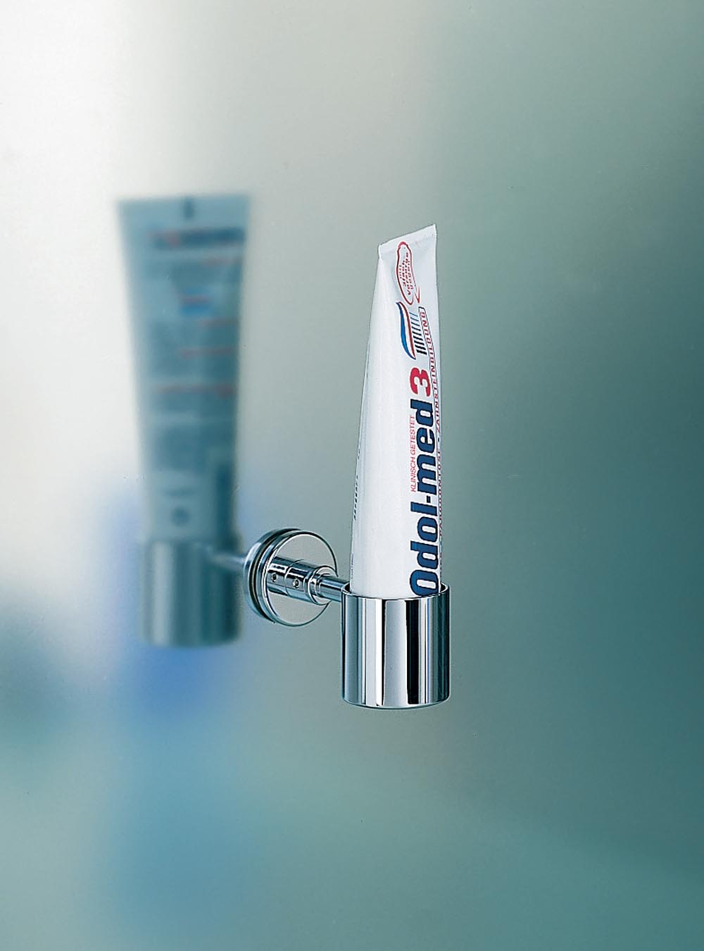 T16: Toothpaste tube holder.
