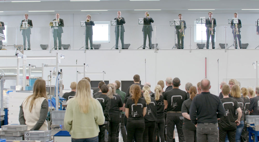 Fabriksmedarbejdere i Horsens overraskes af Aarhus Symfoniorkesters flashmob