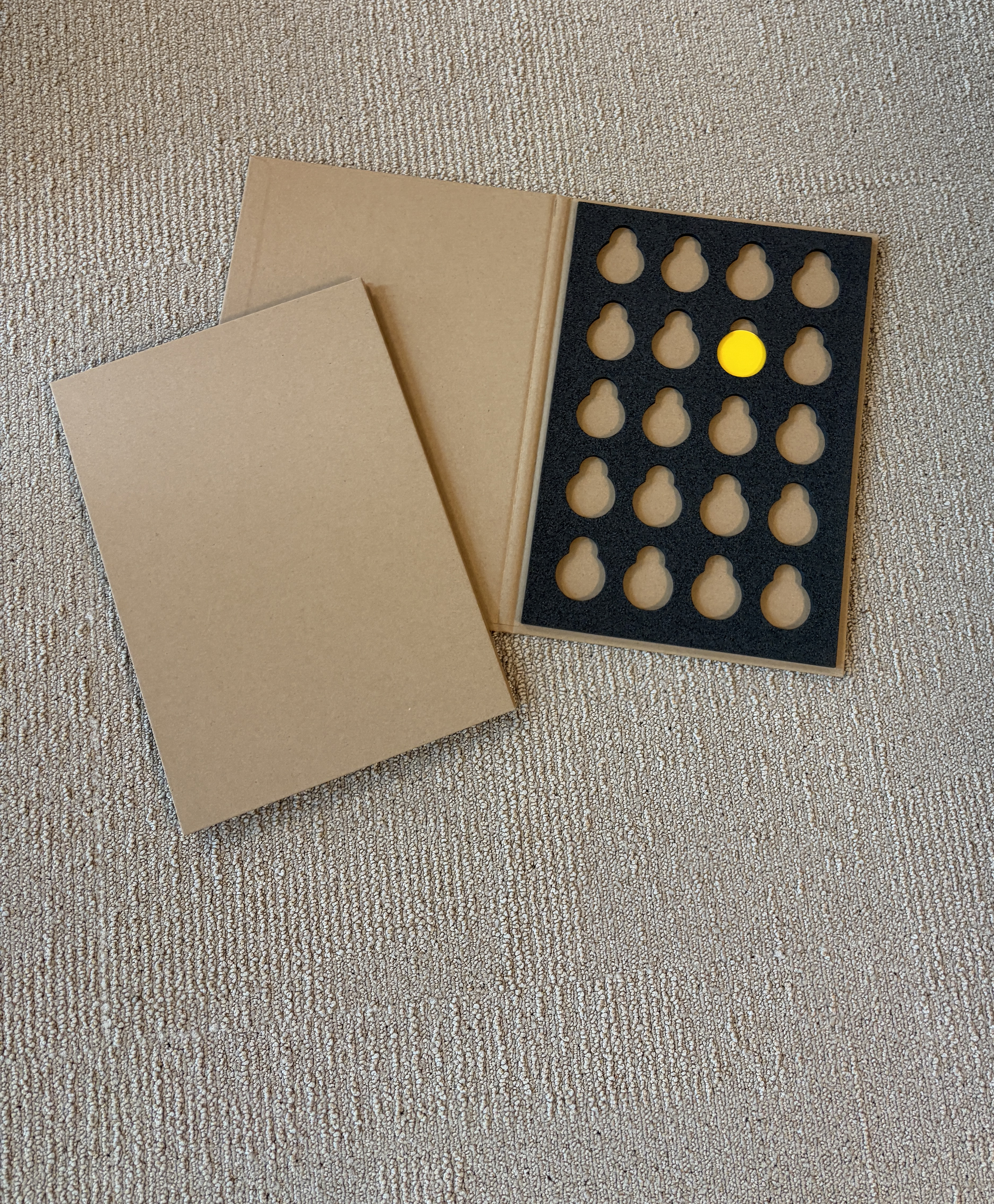 Binder for VOLA colour samples